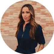 Profesora titulada en Diseño de interiores con más de 12 años de experiencia, imparte clases de forma online, con una profundidad